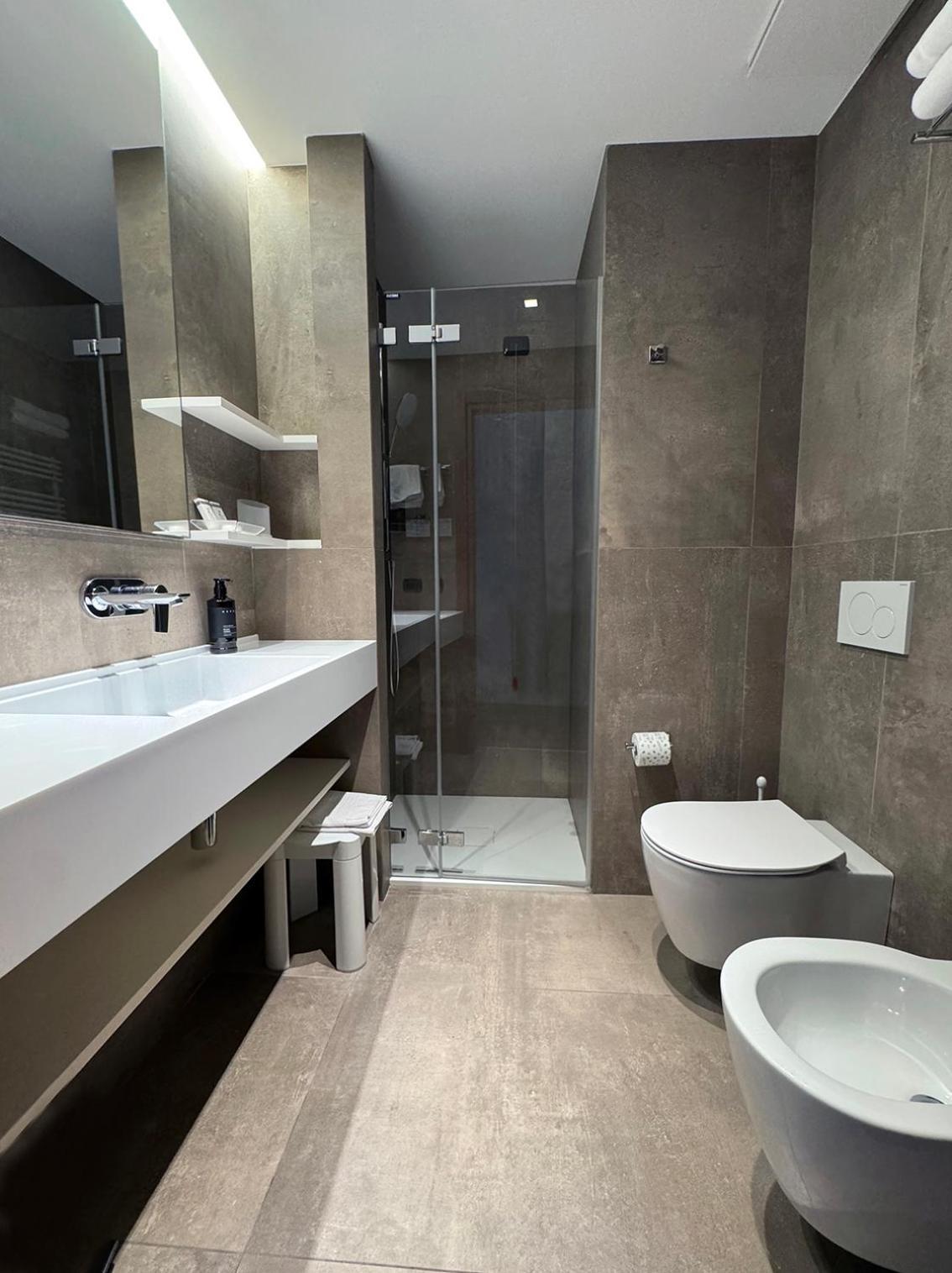 Twin Room Lake View