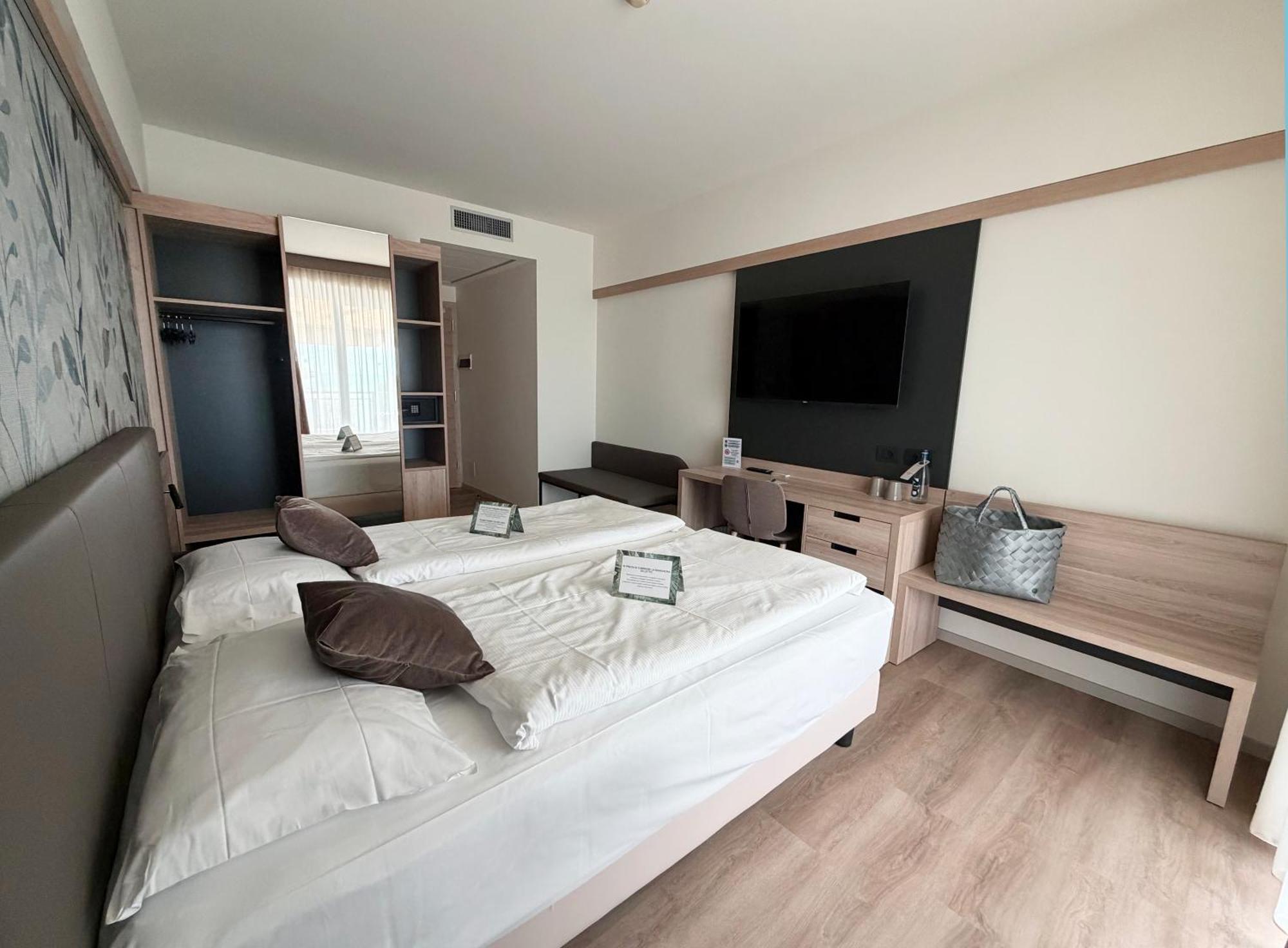 Twin Room Lake View