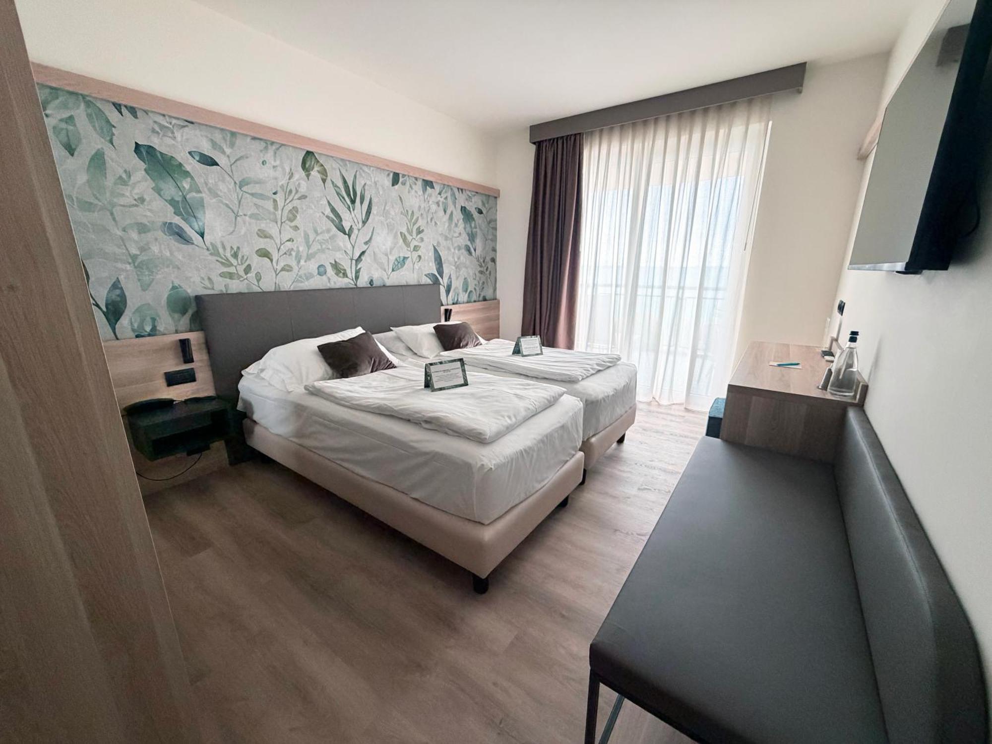 Twin Room Lake View